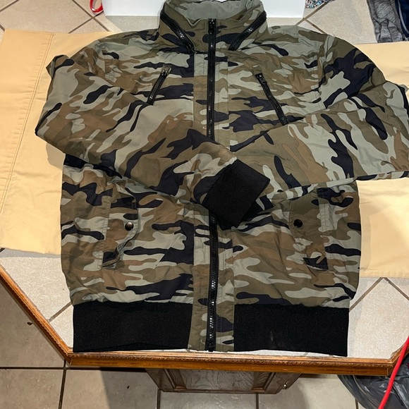 Basic Edition mens  lined windbreaker w/ zip in hood camo size small - Picture 1 of 5